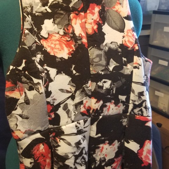 Lord & Taylor - Picture 3 of 5